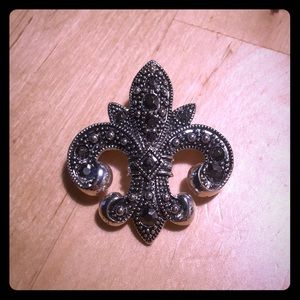 🏵🏵🏵Buy1Get1Free Fleur de lis brooch